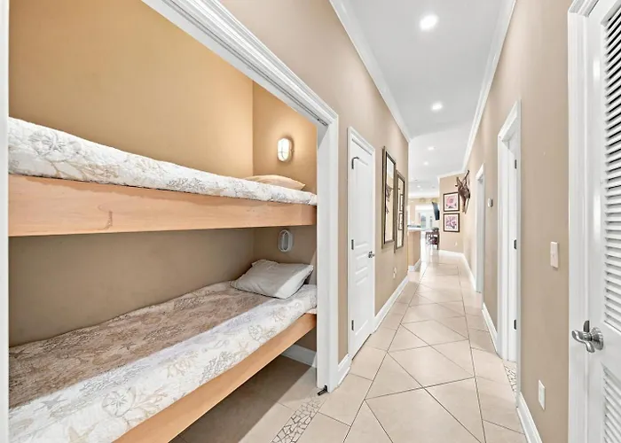 Krusty Krab Sleeps 10 Bay Views Pet-friendly Holiday home Gulf Shores