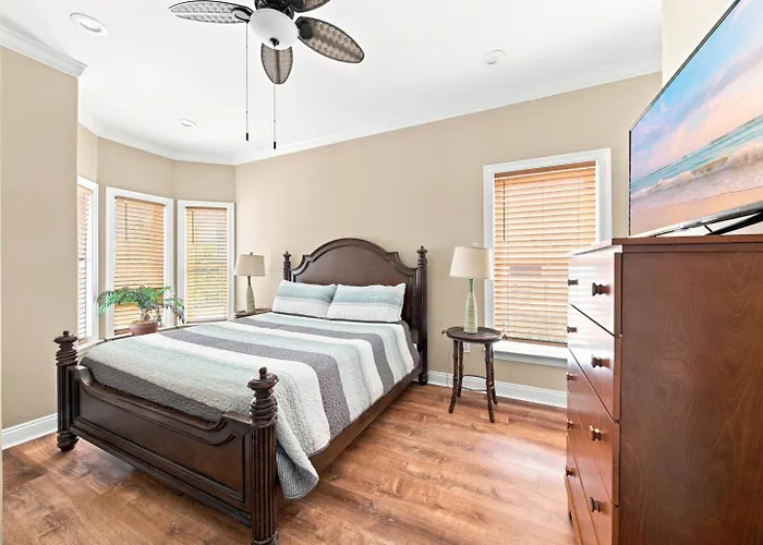 Krusty Krab Sleeps 10 Bay Views Pet-friendly Holiday home