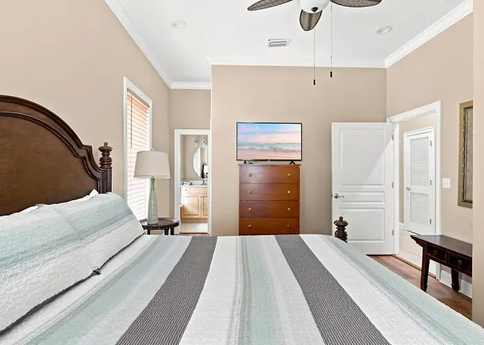 Krusty Krab Sleeps 10 Bay Views Pet-friendly