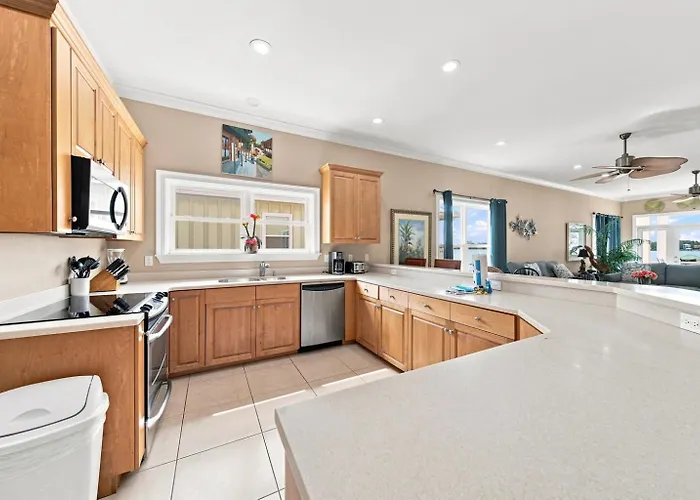 Krusty Krab Sleeps 10 Bay Views Pet-friendly Holiday home Gulf Shores