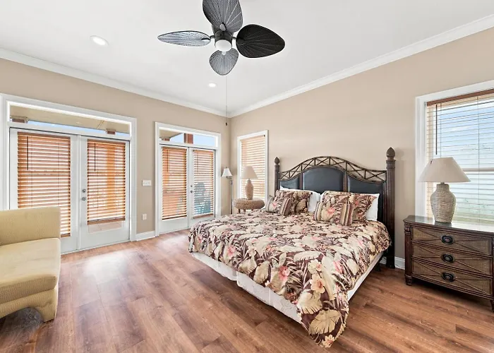 Holiday home Krusty Krab Sleeps 10 Bay Views Pet-friendly *