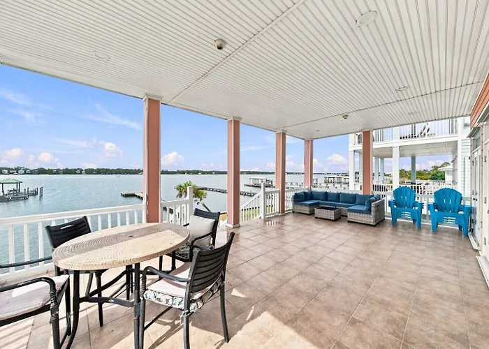 Holiday home Krusty Krab Sleeps 10 Bay Views Pet-friendly *