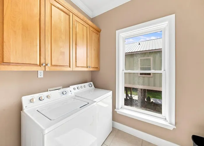 Krusty Krab Sleeps 10 Bay Views Pet-friendly